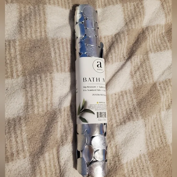 5 for $20 | NWT Aura Rounded Metallic Silver Non-Slip Bath Mat - Picture 2 of 7